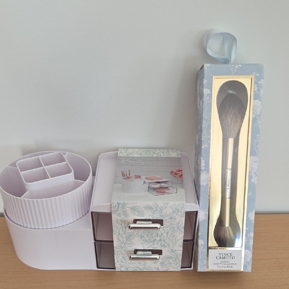 Vince Camuto & thinkspace beauty Other - White Makeup Organizer NWT with Vince Camuto Luxury Brush Bundle